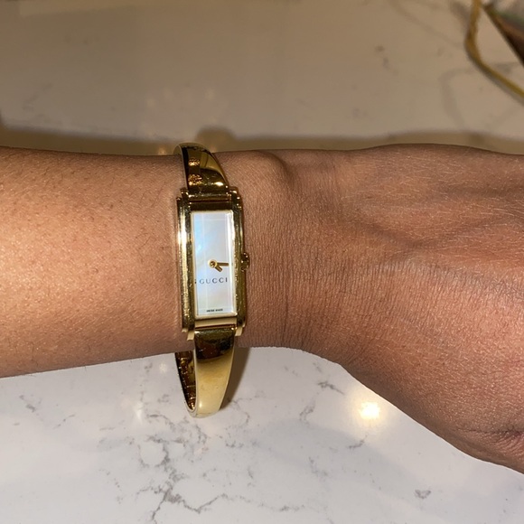 Gucci women’s watch - Picture 9 of 13
